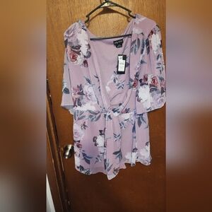 City chip Rosewater Floral Surplice top